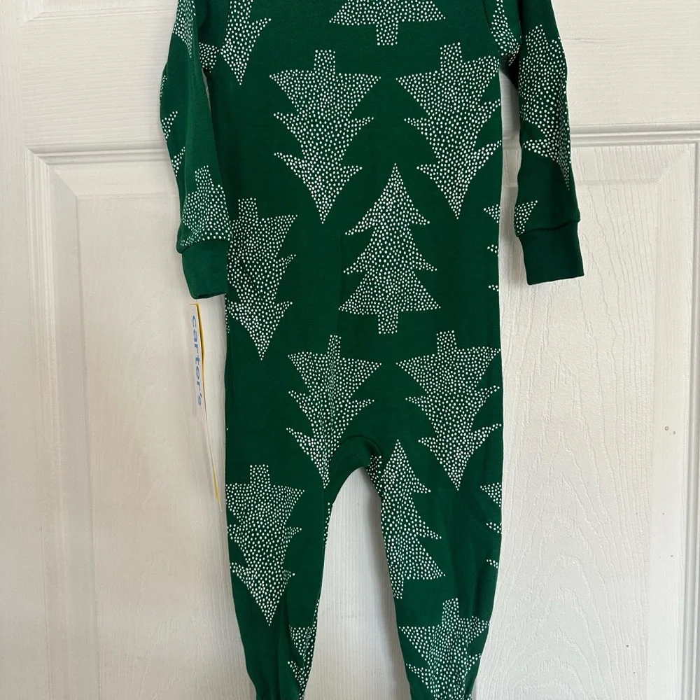 🆕Carter’s Christmas Onesie
